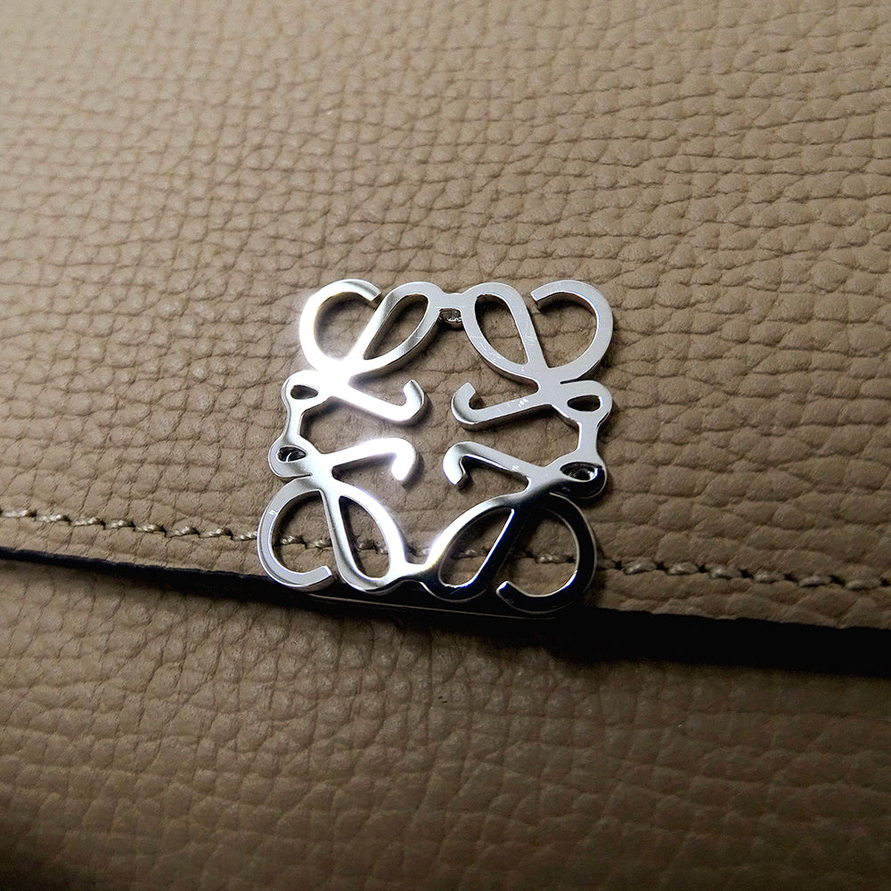 LOEWE ロエベ アナグラム バーティカルウォレット 三つ折り財布 ベージュ カーフ レディース 【中古】
