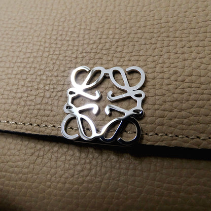 LOEWE ロエベ アナグラム バーティカルウォレット 三つ折り財布 ベージュ カーフ レディース 【中古】