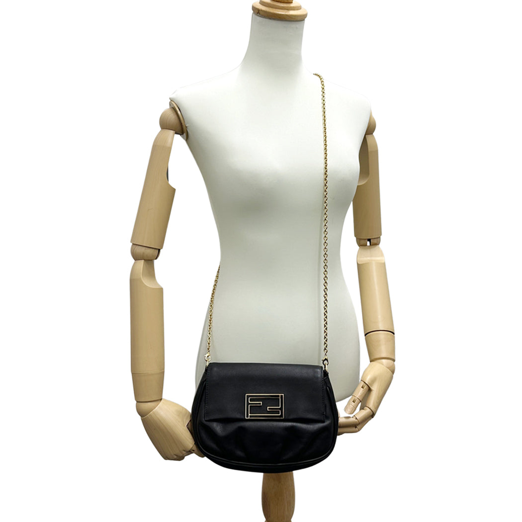 FENDI フェンディ ショルダーバッグ ブラック 8M0276 レザー レディース 【中古】