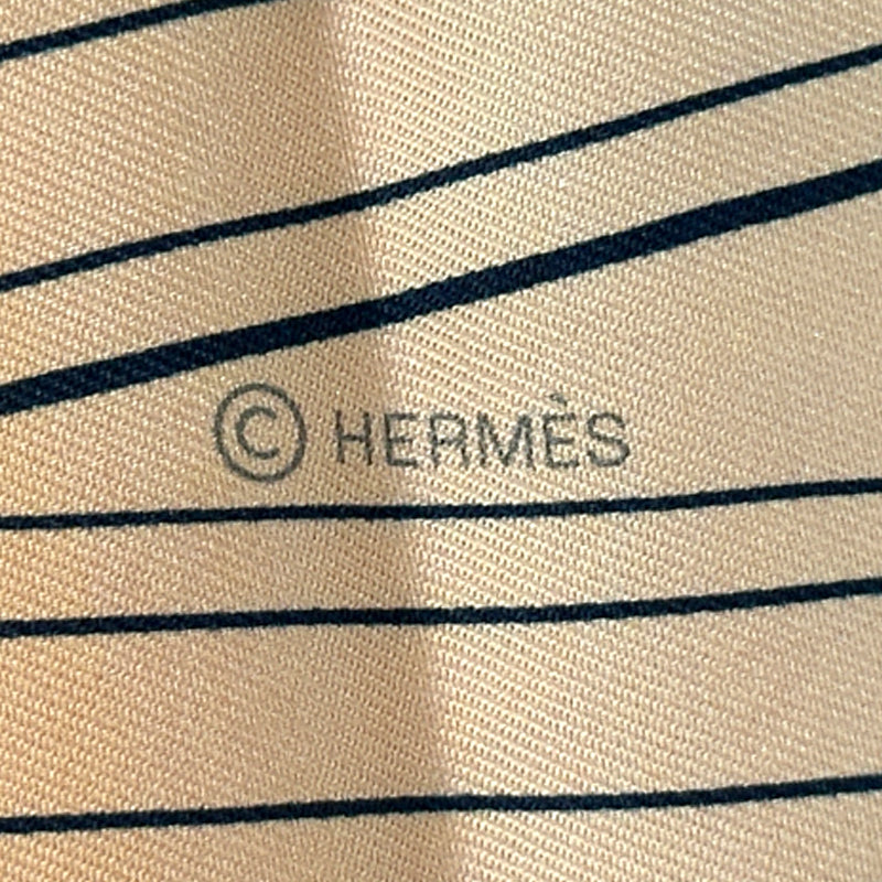 HERMES エルメス カレ ダブルフェイス90 Grand Tralala グラン・トゥラララ スカーフ ヴァーミリオン ブルー マルチカラー ピンク シルク リバーシブル レディース 【中古】