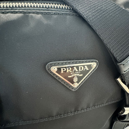 PRADA プラダ ショルダーバッグ ブラック ナイロン メンズ 【中古】