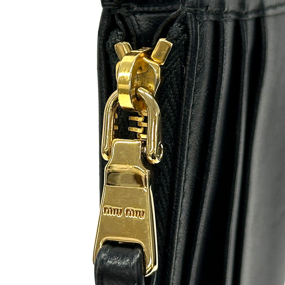 MIUMIU ミュウミュウ コインケース マテラッセ ブラック ゴールド金具 レザー レディース チェーン付き 【中古】