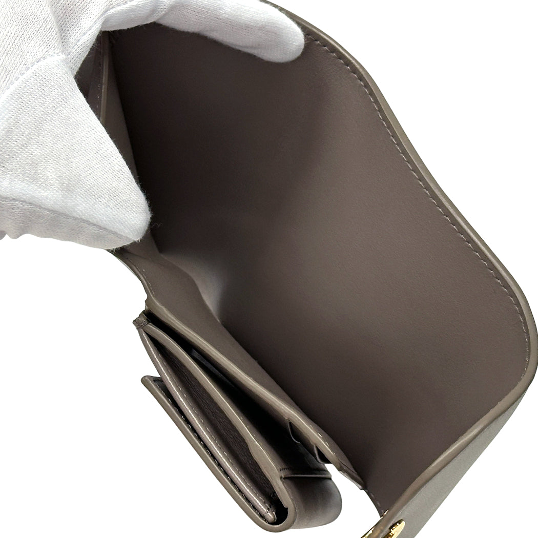 CELINE セリーヌ 二つ折り財布 トリオンフ グレー ゴールド レザー レディース 【中古】