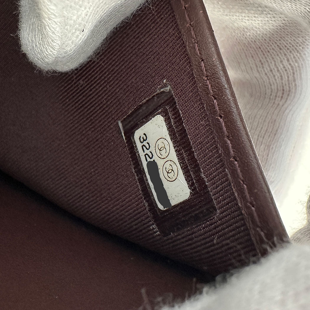 CHANEL シャネル 二つ折り財布 マトラッセ ブラック シルバー金具 キャビアスキン レディース 【中古】