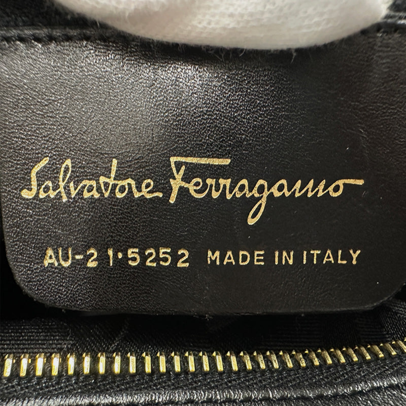 Ferragamo フェラガモ ショルダーバッグ ヴァラ ブラック ゴールド金具 ナイロン レディース 【中古】