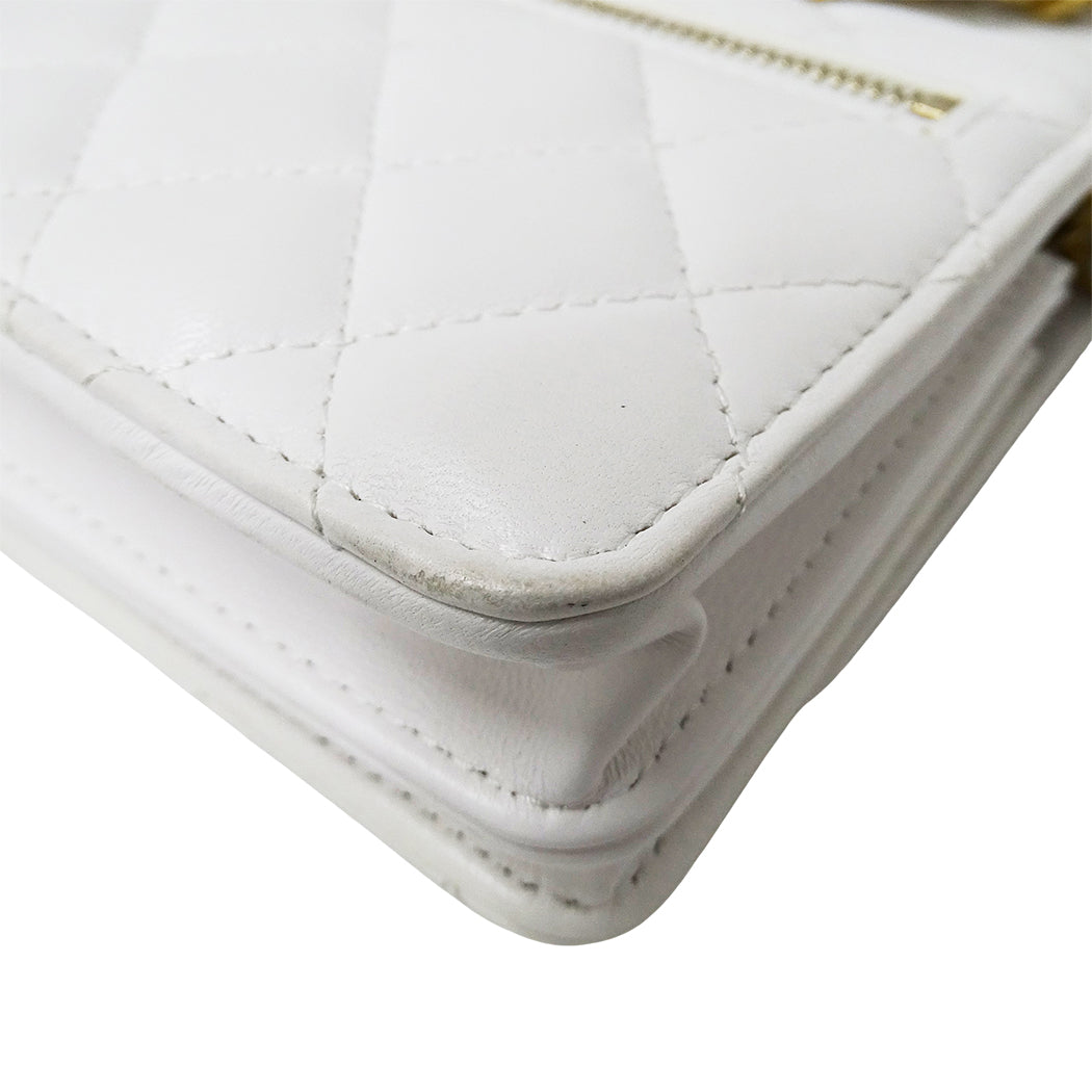 CHANEL シャネル ショルダーバッグ マトラッセ ホワイト ゴールド金具 ラムスキン レディース 【中古】
