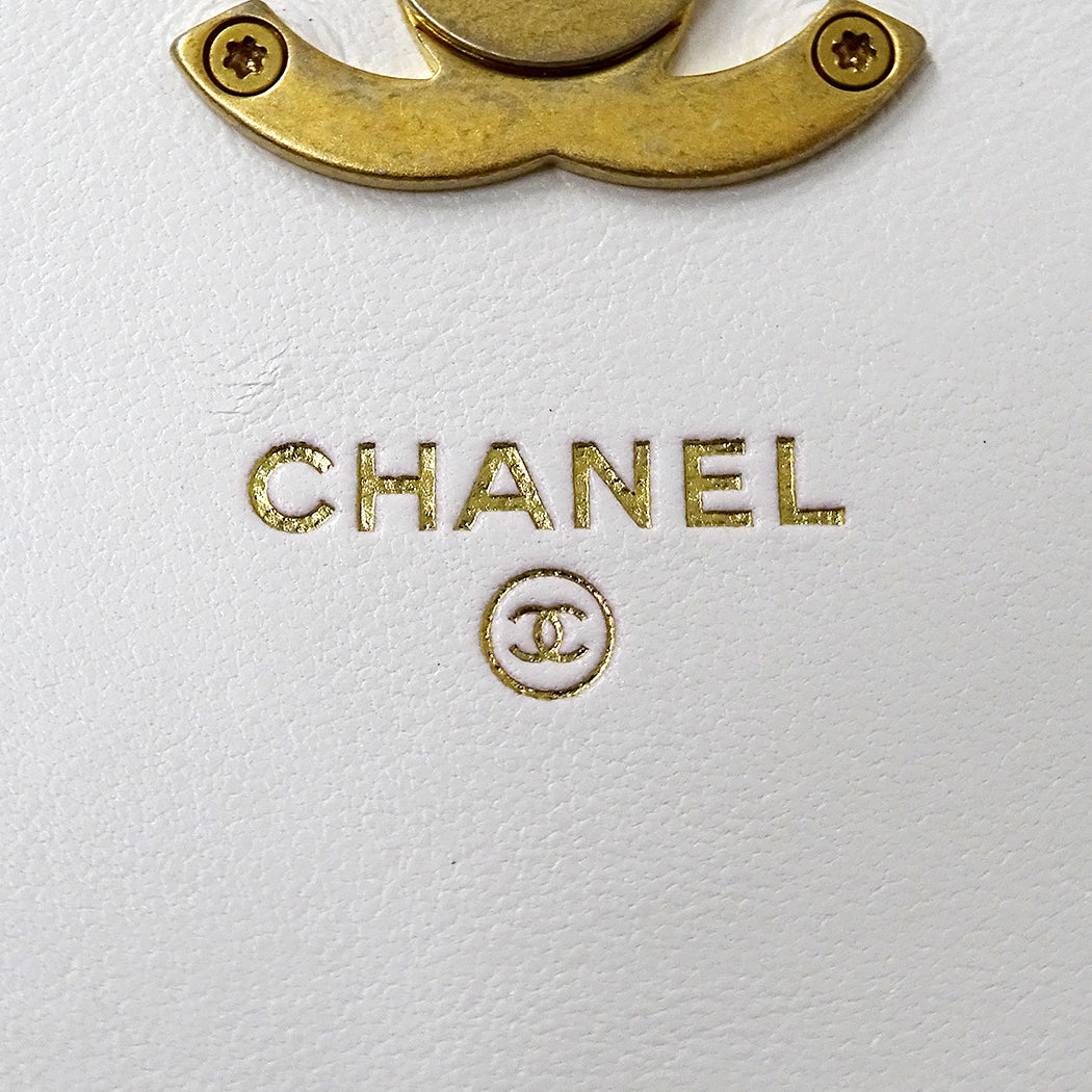 CHANEL シャネル ショルダーバッグ マトラッセ ホワイト ゴールド金具 ラムスキン レディース 【中古】
