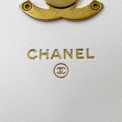 CHANEL シャネル ショルダーバッグ マトラッセ ホワイト ゴールド金具 ラムスキン レディース 【中古】
