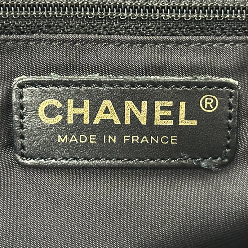 CHANEL シャネル トートバッグ ニュートラベル トートPM ブラック ゴールド金具 ナイロン レディース 【中古】