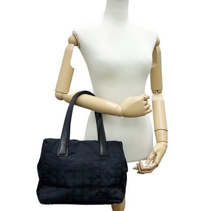 CHANEL シャネル トートバッグ ニュートラベル トートPM ブラック ゴールド金具 ナイロン レディース 【中古】