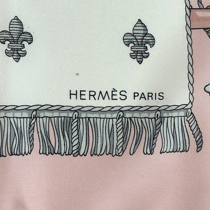 HERMES エルメス カレ90 VUE DU CARROSSE DE LA GALERE LA REALE クイーンの戴冠式 スカーフ ピンク マルチカラー シルク レディース 【中古】