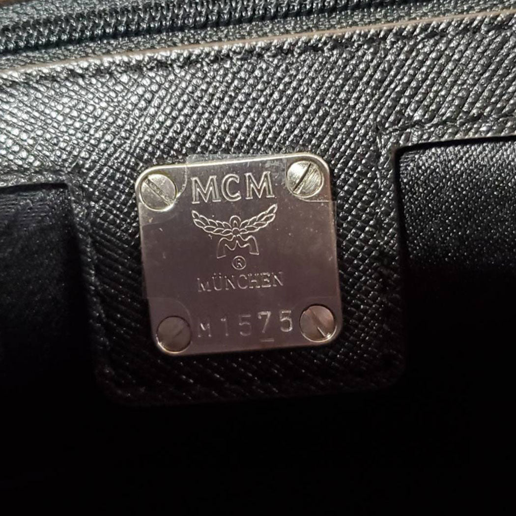 エム・シー・エム MCM ショルダーバッグ ブラック レザー メンズ 【中古】