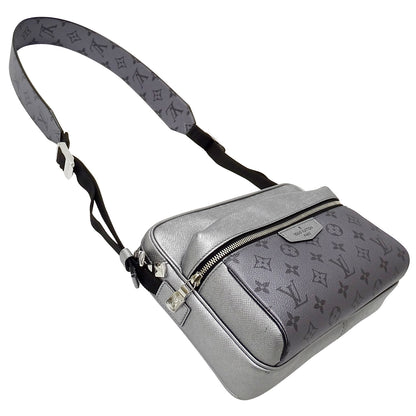 LOUIS VUITTON ルイ・ヴィトン アウトドア メッセンジャー ショルダーバッグ タイガラマ ガンメタル M30830 メンズ 【中古】