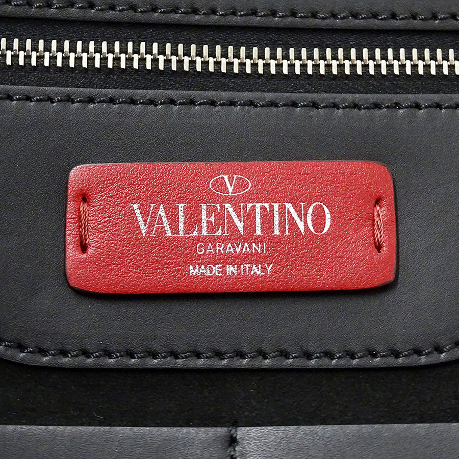Valentino Garavani ヴァレンティノ・ガラヴァーニ VLTN クラッチ・セカンドバッグ ブラック レザー レディース メンズ 【中古】