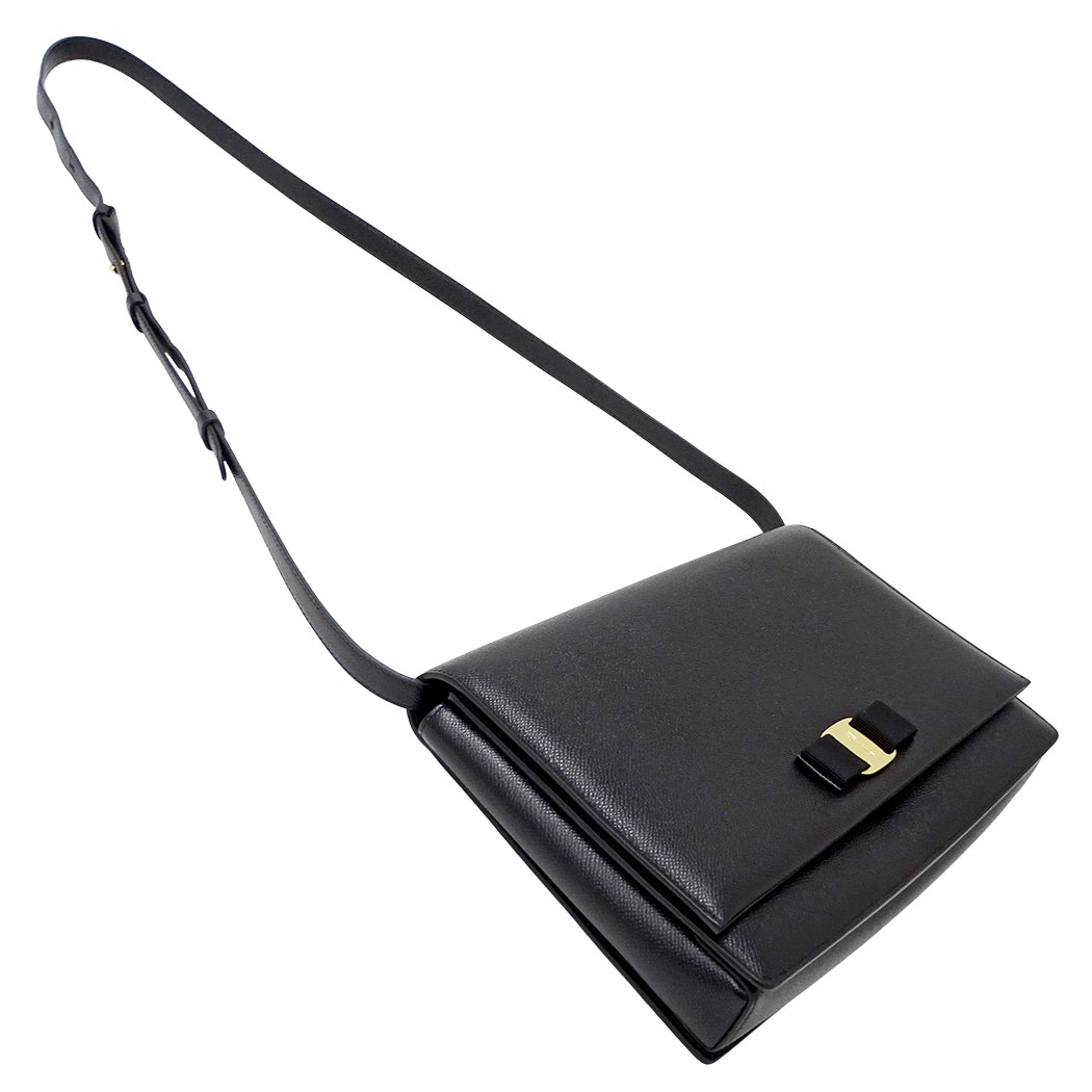 Ferragamo フェラガモ ショルダーバッグ ヴァラリボン ブラック レザー レディース 【中古】