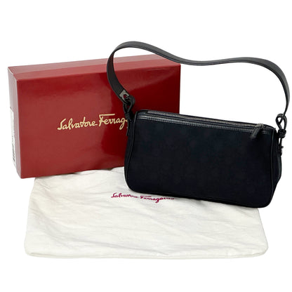 Ferragamo フェラガモ ショルダーバッグ ブラック ガンチーニ キャンバス レディース 【中古】