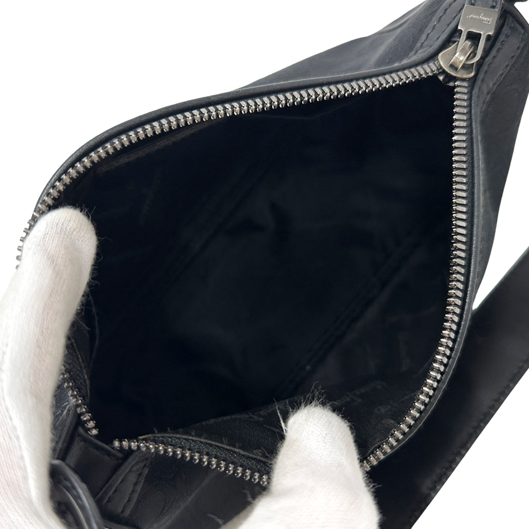 Ferragamo フェラガモ ショルダーバッグ ブラック ガンチーニ キャンバス レディース 【中古】