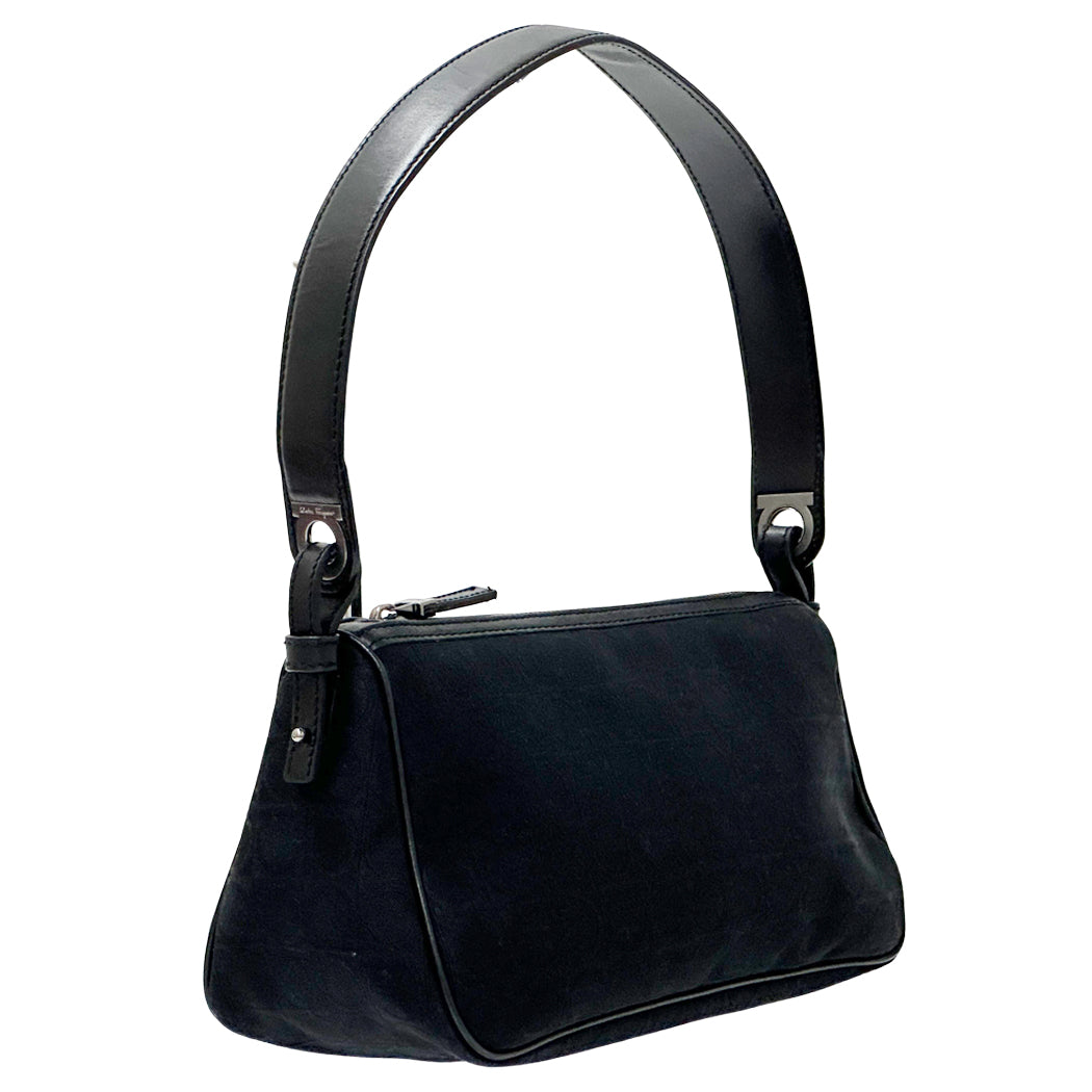 Ferragamo フェラガモ ショルダーバッグ ブラック ガンチーニ キャンバス レディース 【中古】