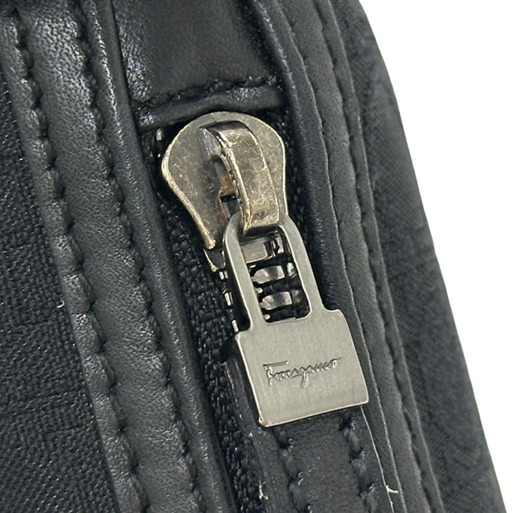 Ferragamo フェラガモ ショルダーバッグ ブラック ガンチーニ キャンバス レディース 【中古】