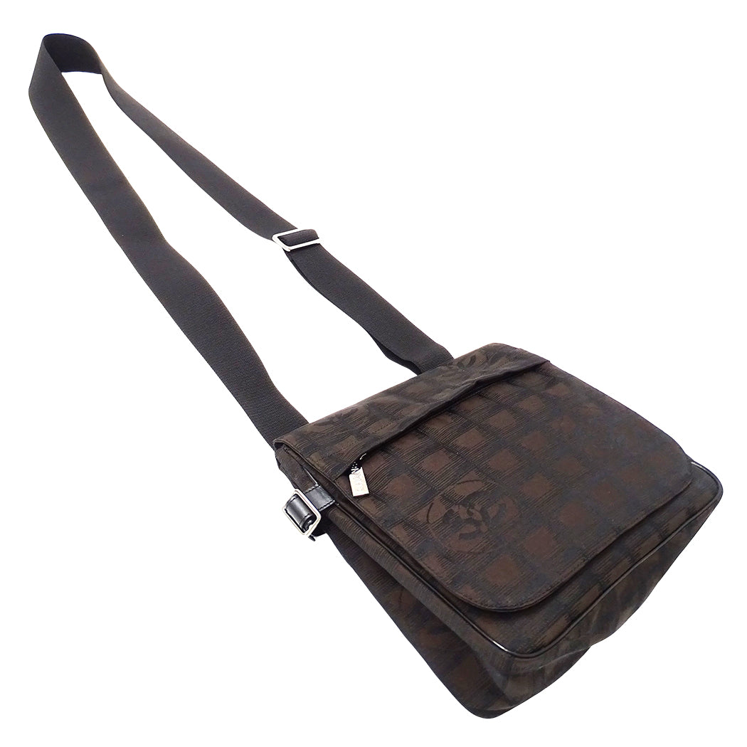 CHANEL シャネル ショルダーバッグ ニュートラベル ダークブラウン シルバー金具 ナイロン レディース 【中古】