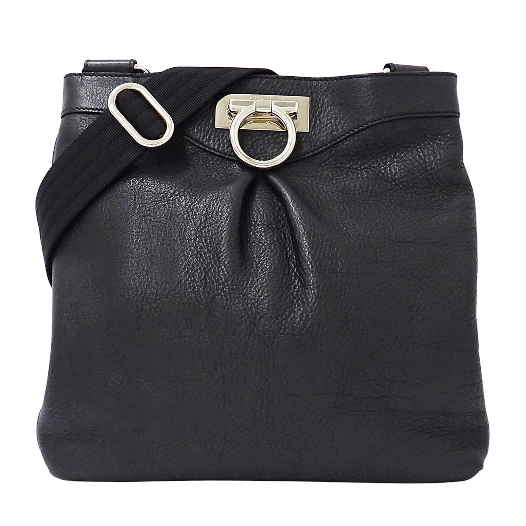 Ferragamo フェラガモ ショルダーバッグ ガンチーニ ブラック AU-21 B499 レザー レディース 【中古】