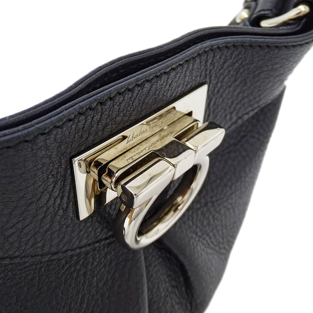 Ferragamo フェラガモ ショルダーバッグ ガンチーニ ブラック AU-21 B499 レザー レディース 【中古】
