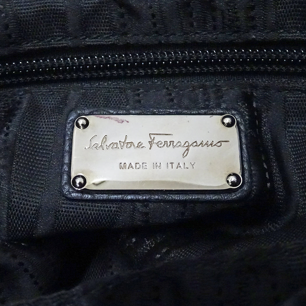 Ferragamo フェラガモ ショルダーバッグ ガンチーニ ブラック AU-21 B499 レザー レディース 【中古】