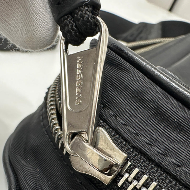 BURBERRY バーバリー ボディ・ウエストバッグ ブラック ナイロン レディース メンズ 【中古】