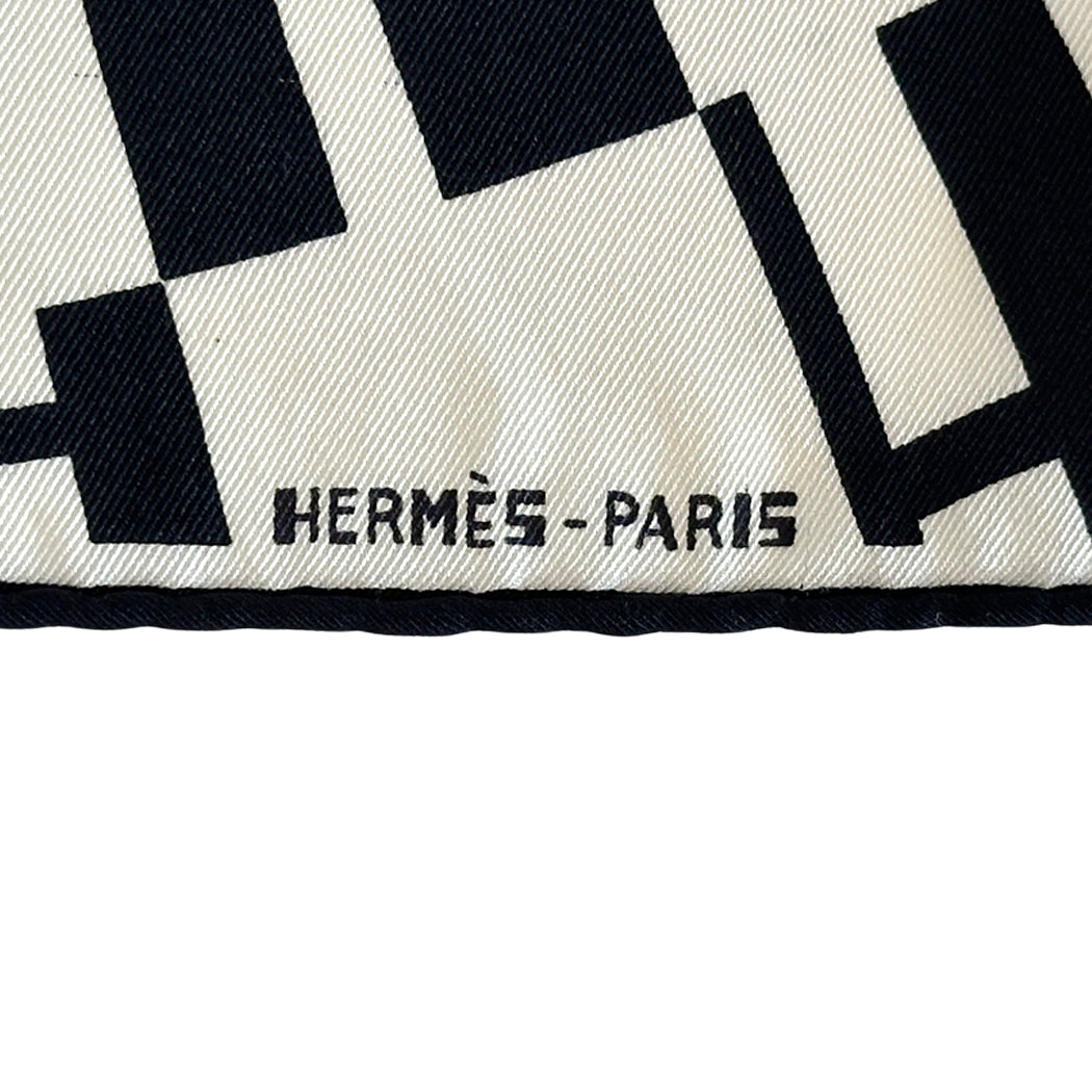 HERMES エルメス カレ70 OP'H オプ・アッシュ スカーフ ホワイト ブラック シルク レディース 【中古】