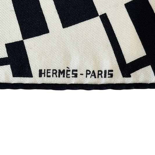 HERMES エルメス カレ70 OP'H オプ・アッシュ スカーフ ホワイト ブラック シルク レディース 【中古】