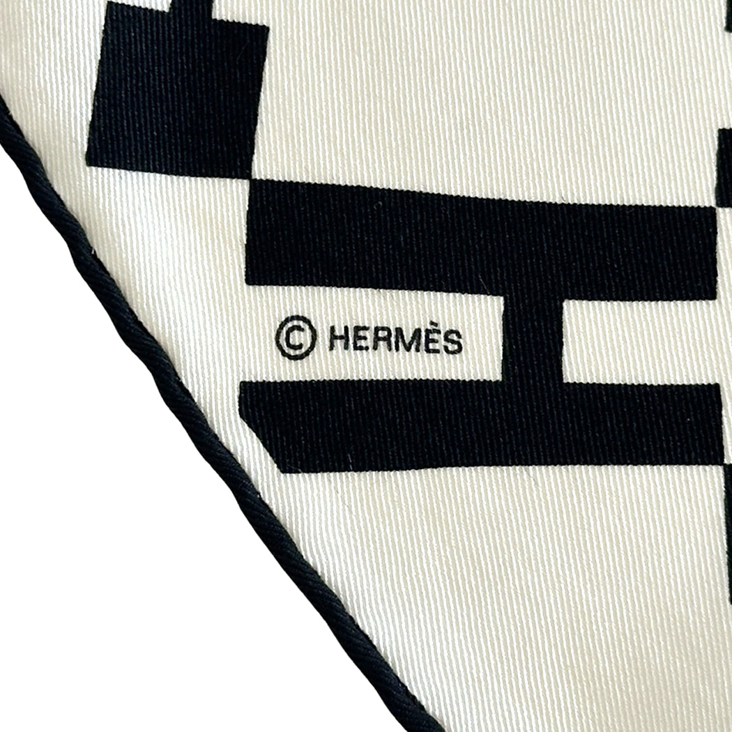 HERMES エルメス カレ70 OP'H オプ・アッシュ スカーフ ホワイト ブラック シルク レディース 【中古】